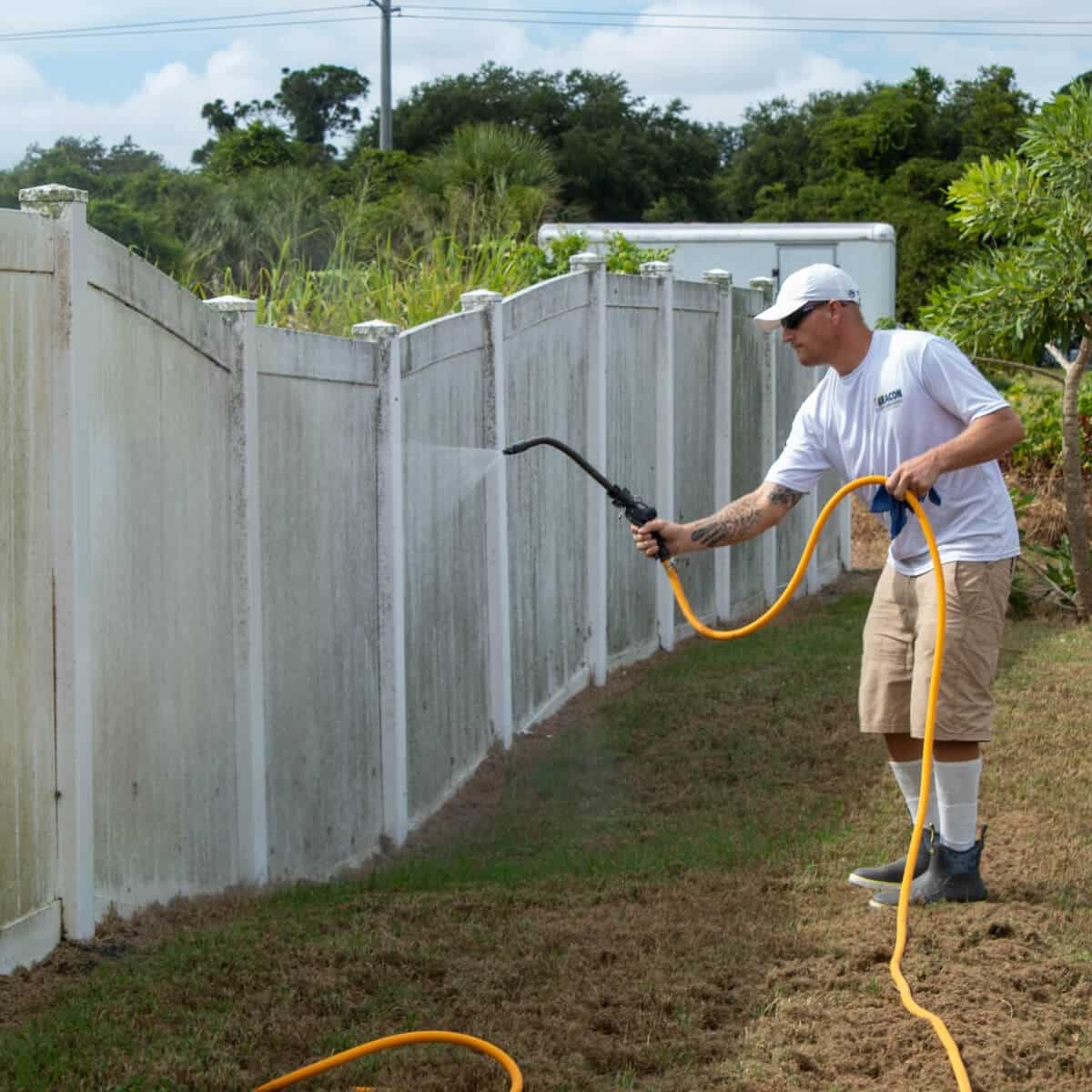 top rated house washer cleaning backyard fence in melbourne fl